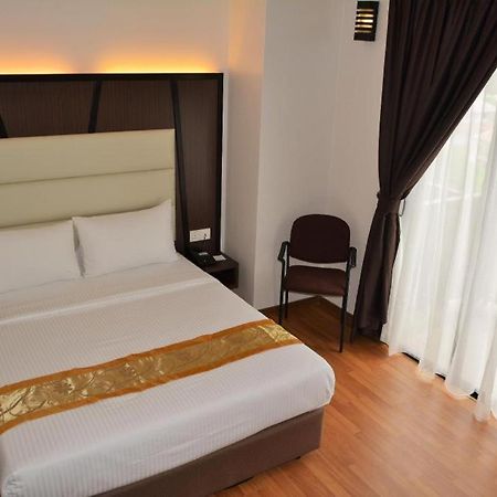 Hotel Grand Baron Taiping Exteriör bild