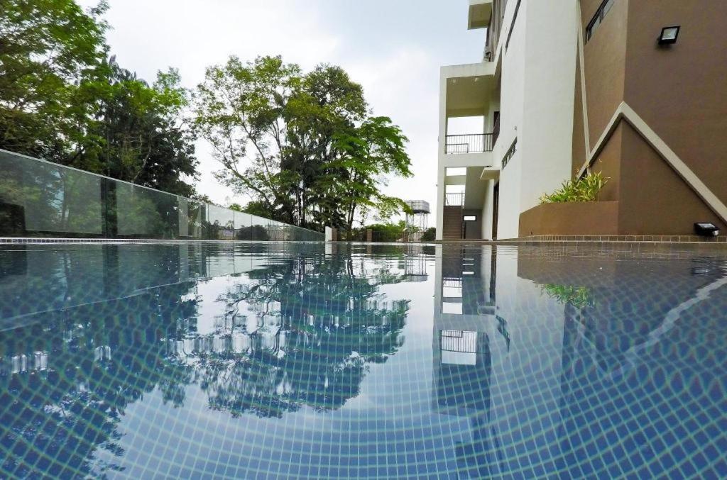 Hotel Grand Baron Taiping Exteriör bild