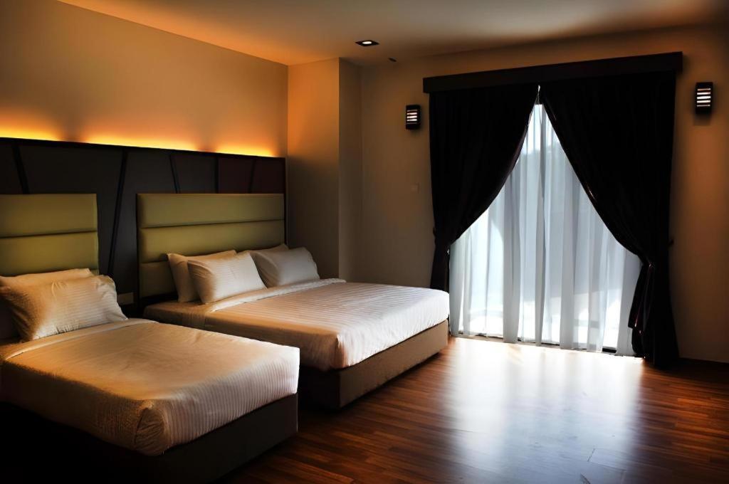 Hotel Grand Baron Taiping Exteriör bild